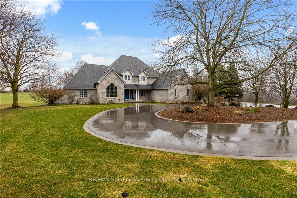 2 Hickory Hollow, Brant, ON N0E 1N0