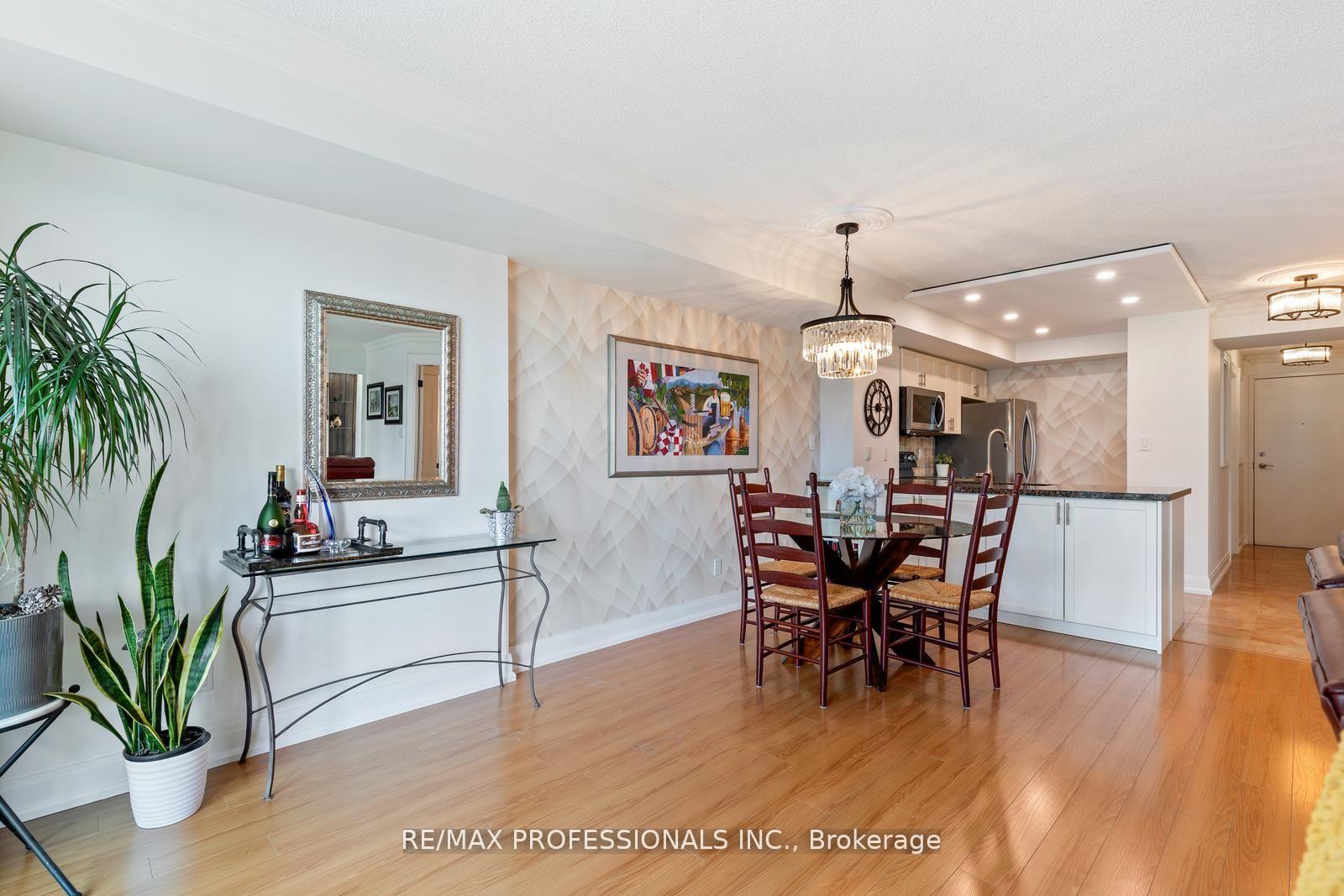 2 Bedrooms Condo at 410 Queens,  Toronto For sale