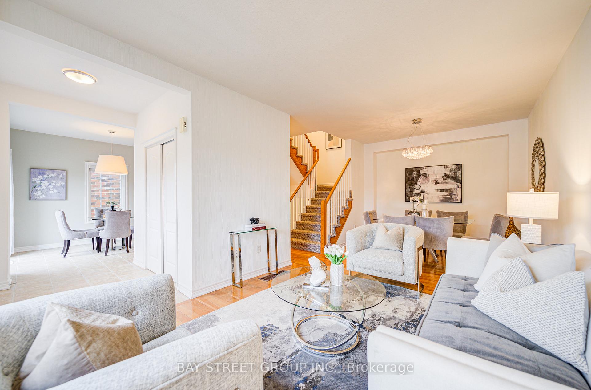 2 Bedrooms Condo at 1085 Harrogate, Hamilton For sale