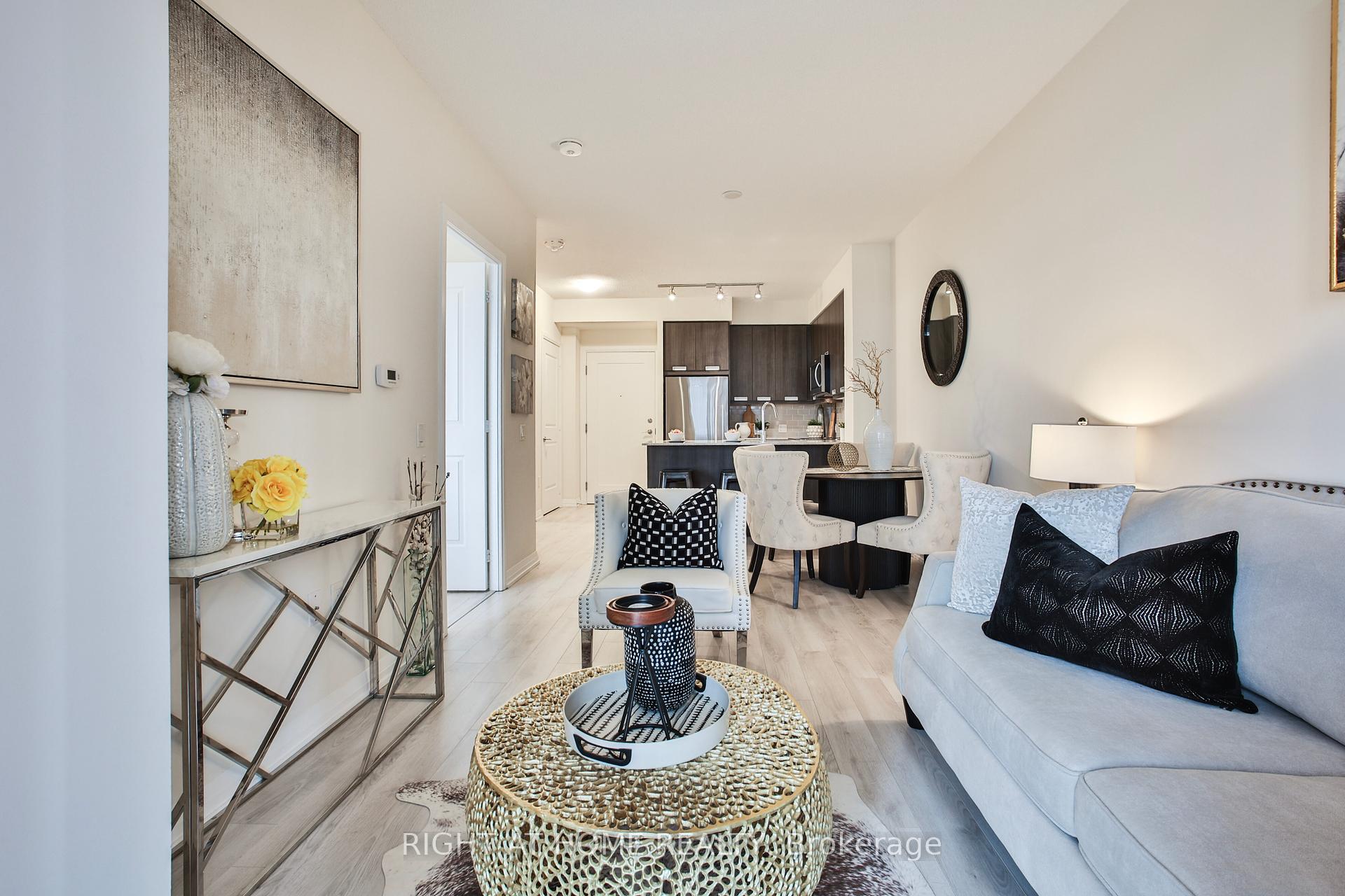 1 Bedroom Condo at 35 WATERGARDEN, Mississauga For sale