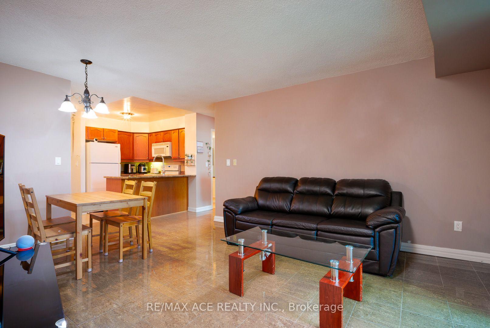 2 Bedrooms Condo at 18 Valley Woods, Toronto For sale