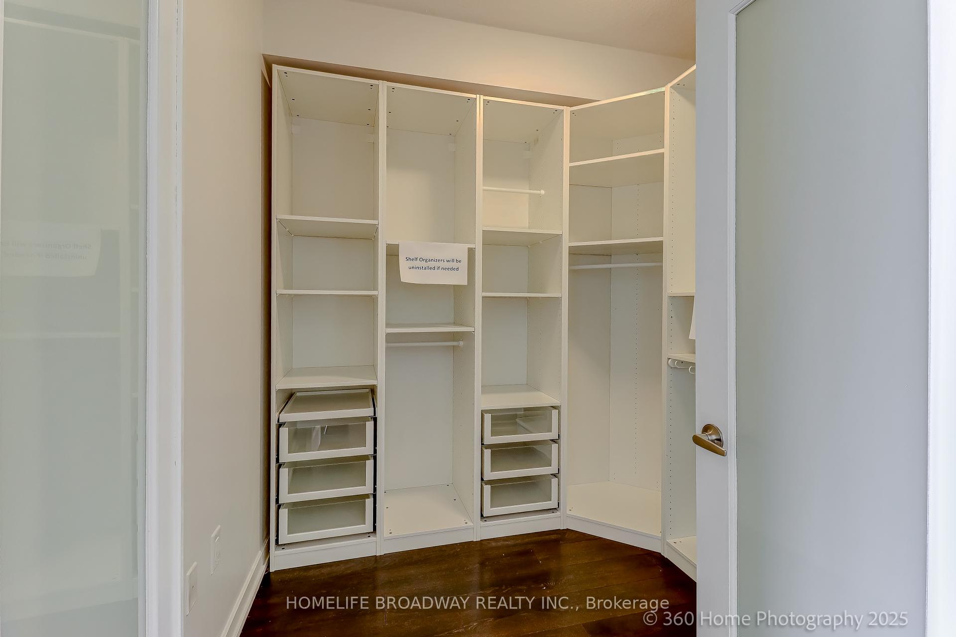 2 Bedrooms Condo at 62 Forest Manor, Toronto For sale