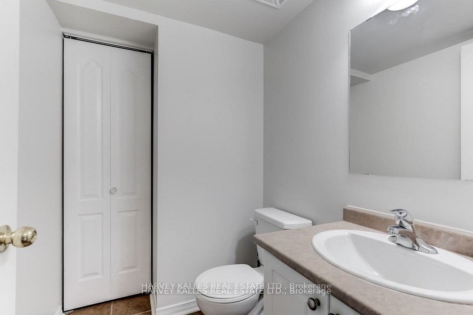 25 Strangford Lane 302