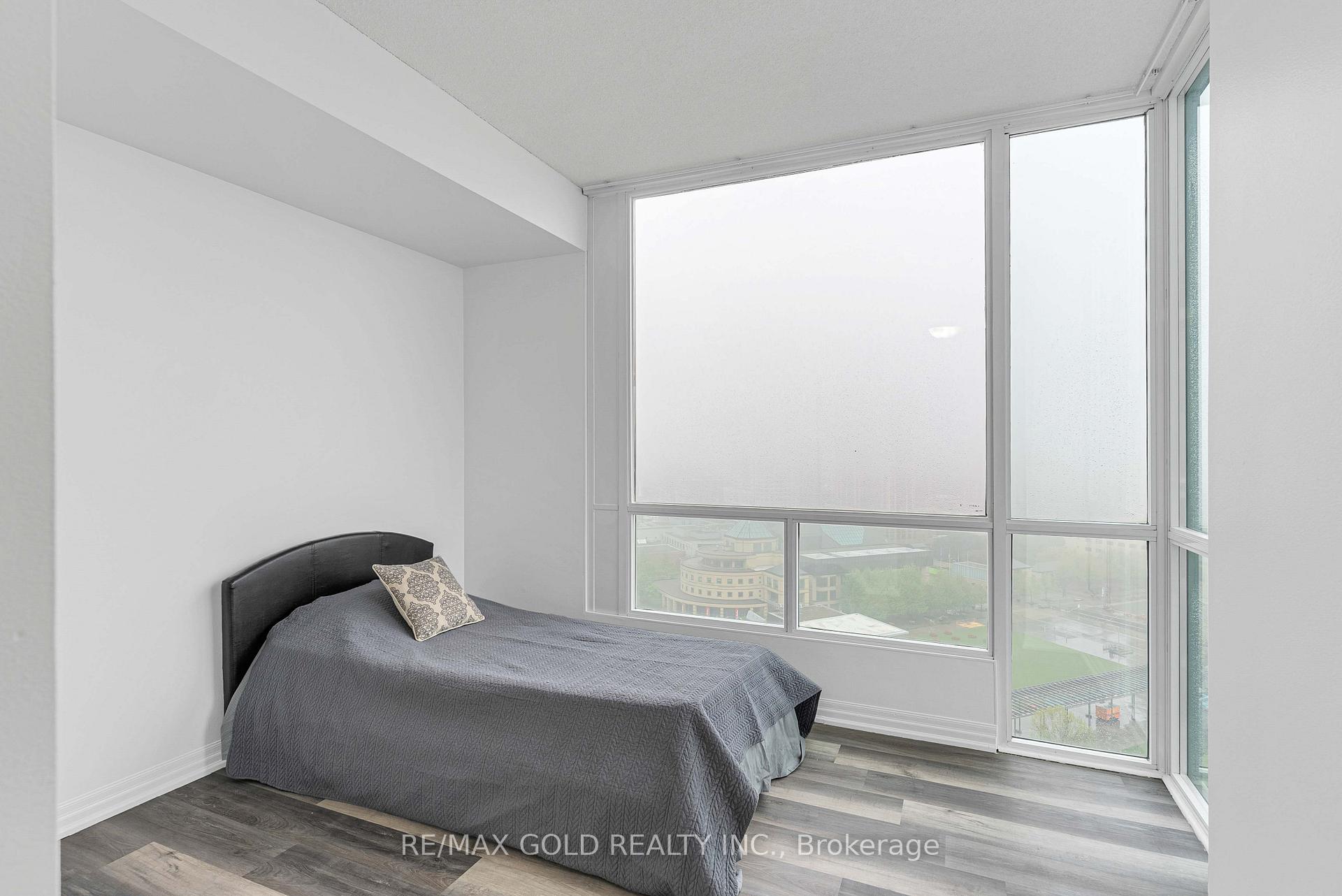 3 Bedrooms Condo at 3939 Duke Of York, Mississauga For sale