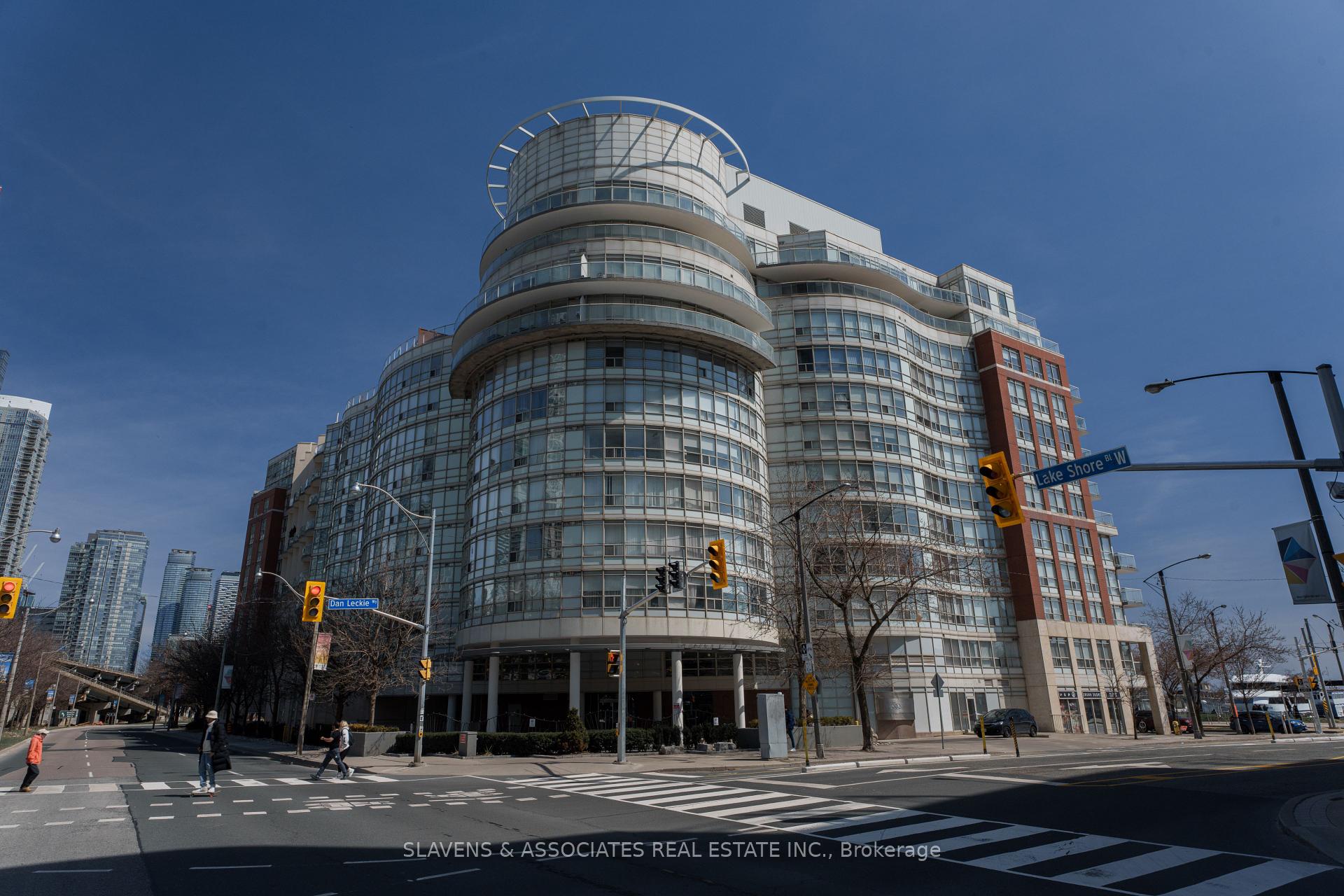 2 Bedrooms Condo at 550 Queens,  Toronto For sale