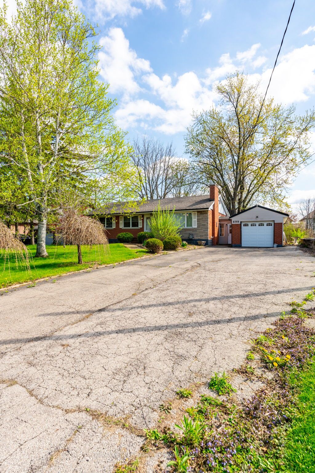 699 RYMAL Road W, Hamilton Gurnett