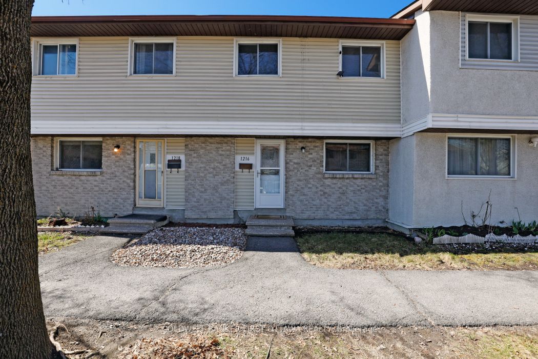 1216 Bowmount Street, CyrvilleCarsonGrovePineview, ON K1J 8T5