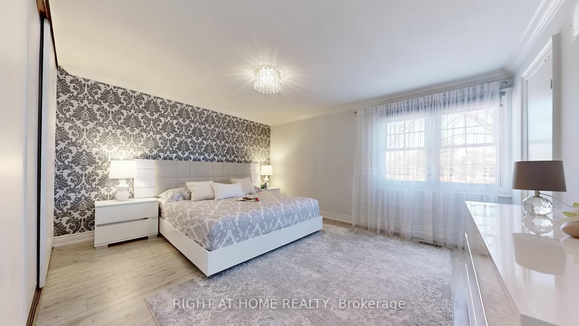 3 Bedrooms Condo at 1951 Rathburn, Mississauga For sale