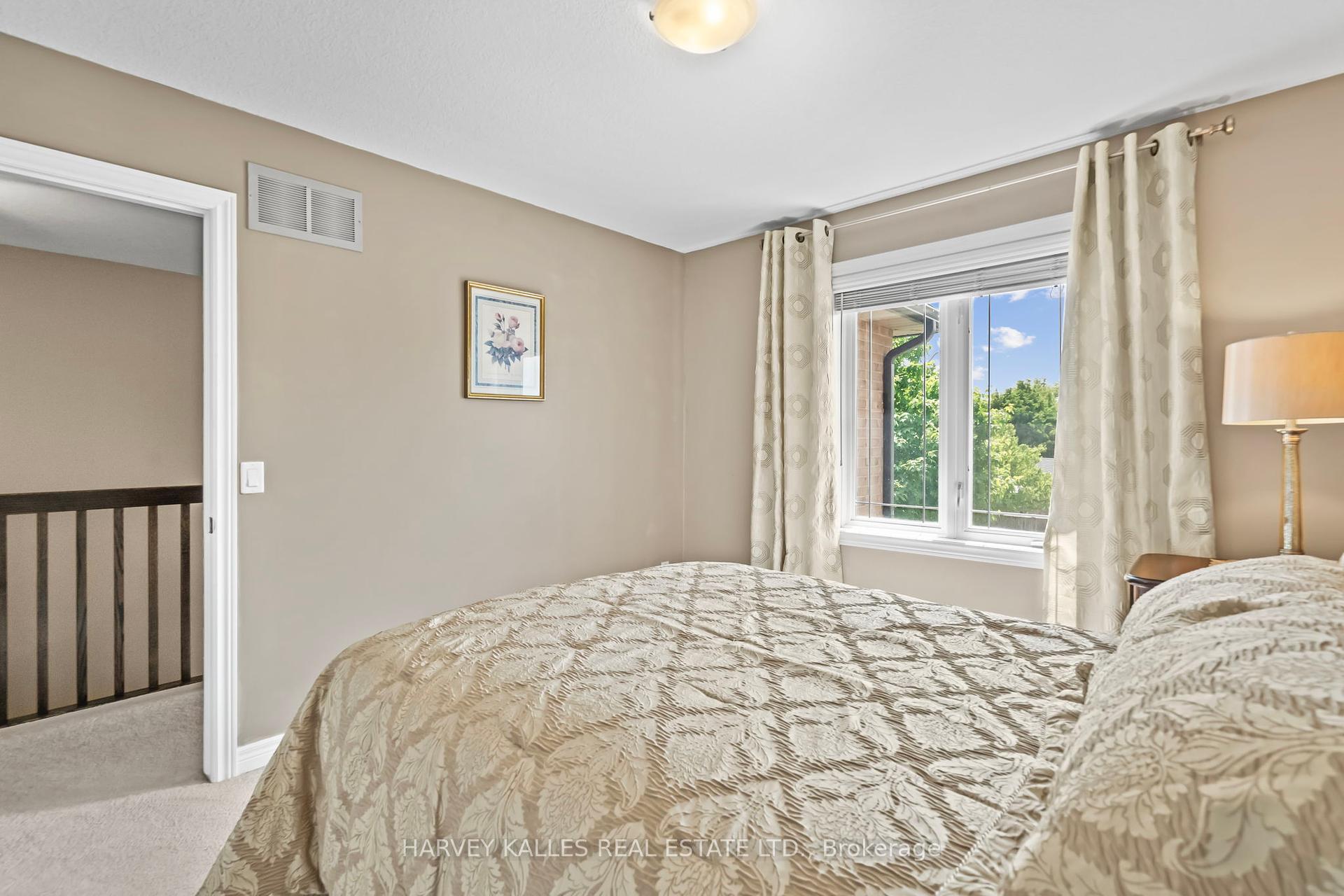 3 Bedrooms Condo at 3003 Glover, Burlington For sale