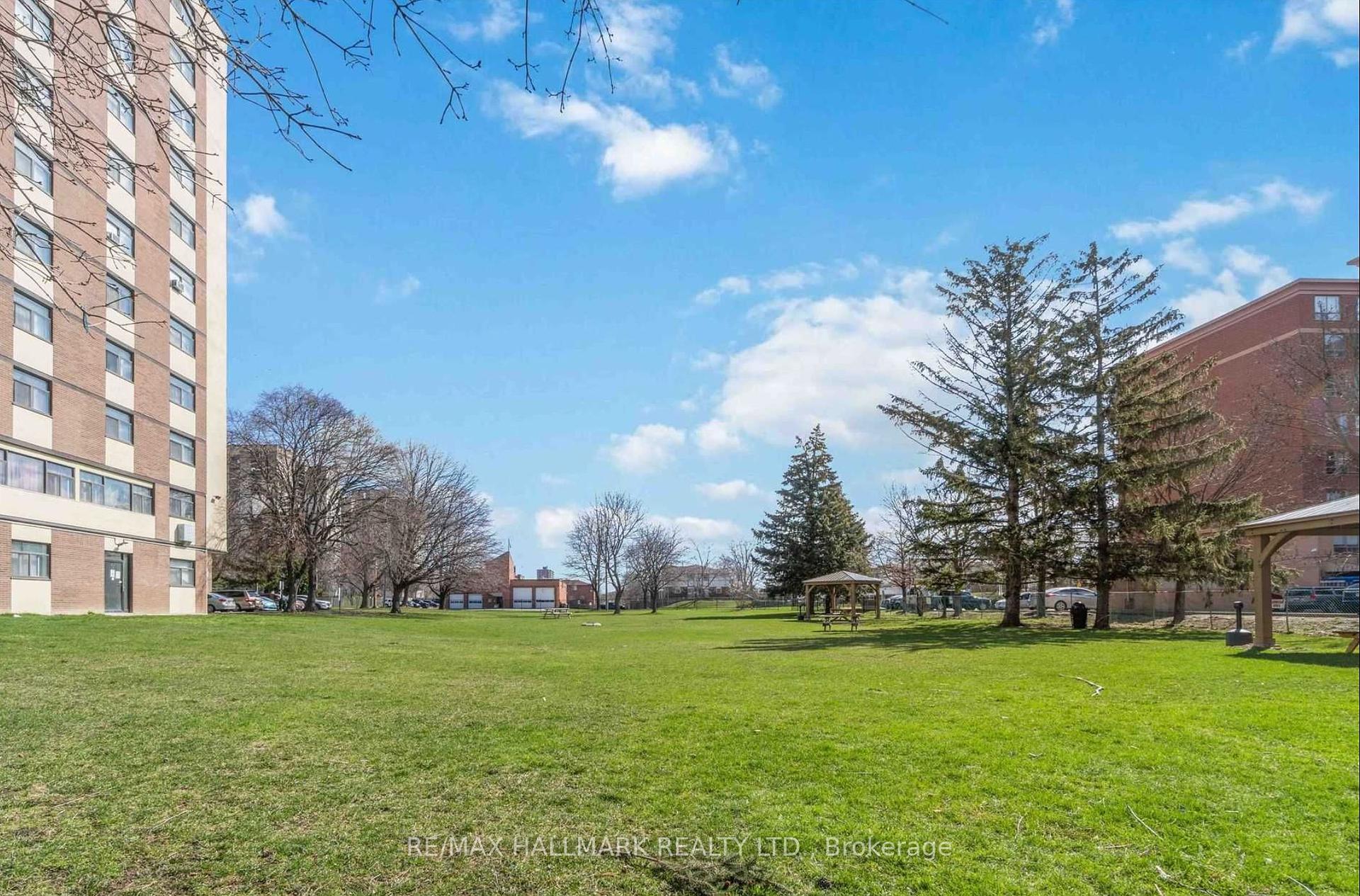 2 Bedrooms Condo at 5 Frith,  Toronto For sale