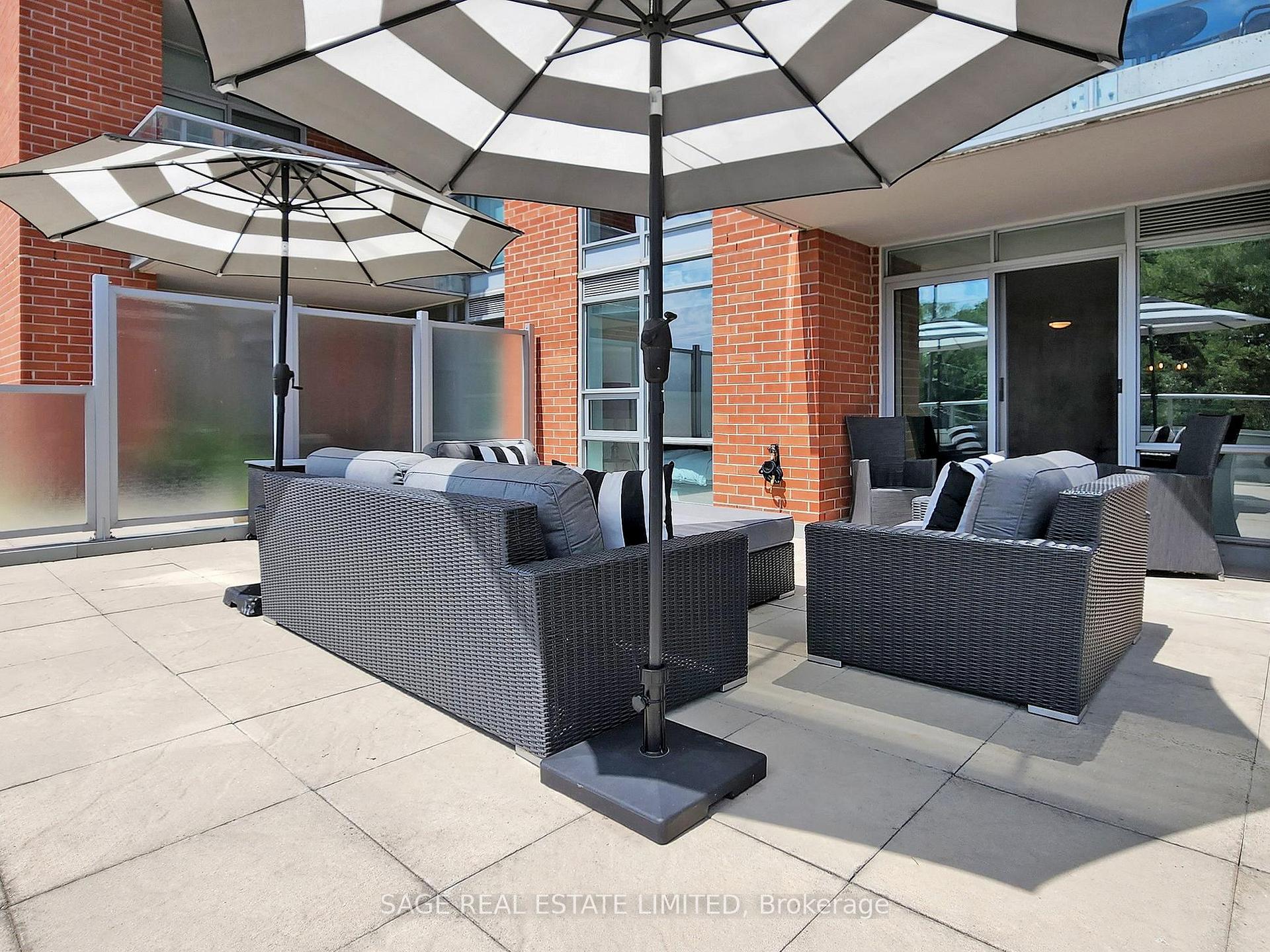 2 Bedrooms Condo at 551 Maple, Burlington For sale