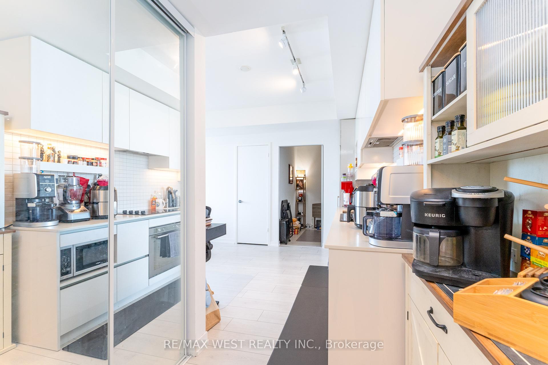 2 Bedrooms Condo at 898 Portage, Vaughan For sale
