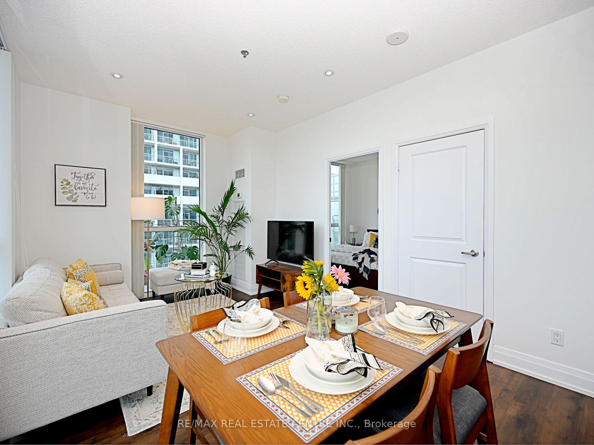2 Bedrooms Condo at 65 Speers, Oakville For sale