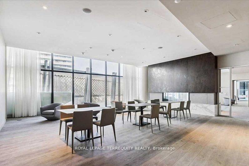 2 Bedrooms Condo at 3900 Confederation, Mississauga For sale