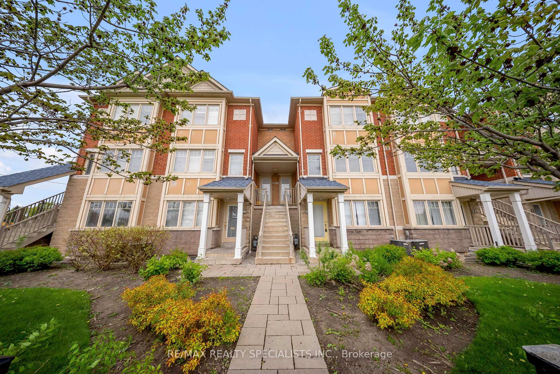 2 Bedrooms Condo at 3985 Eglinton, Mississauga For sale