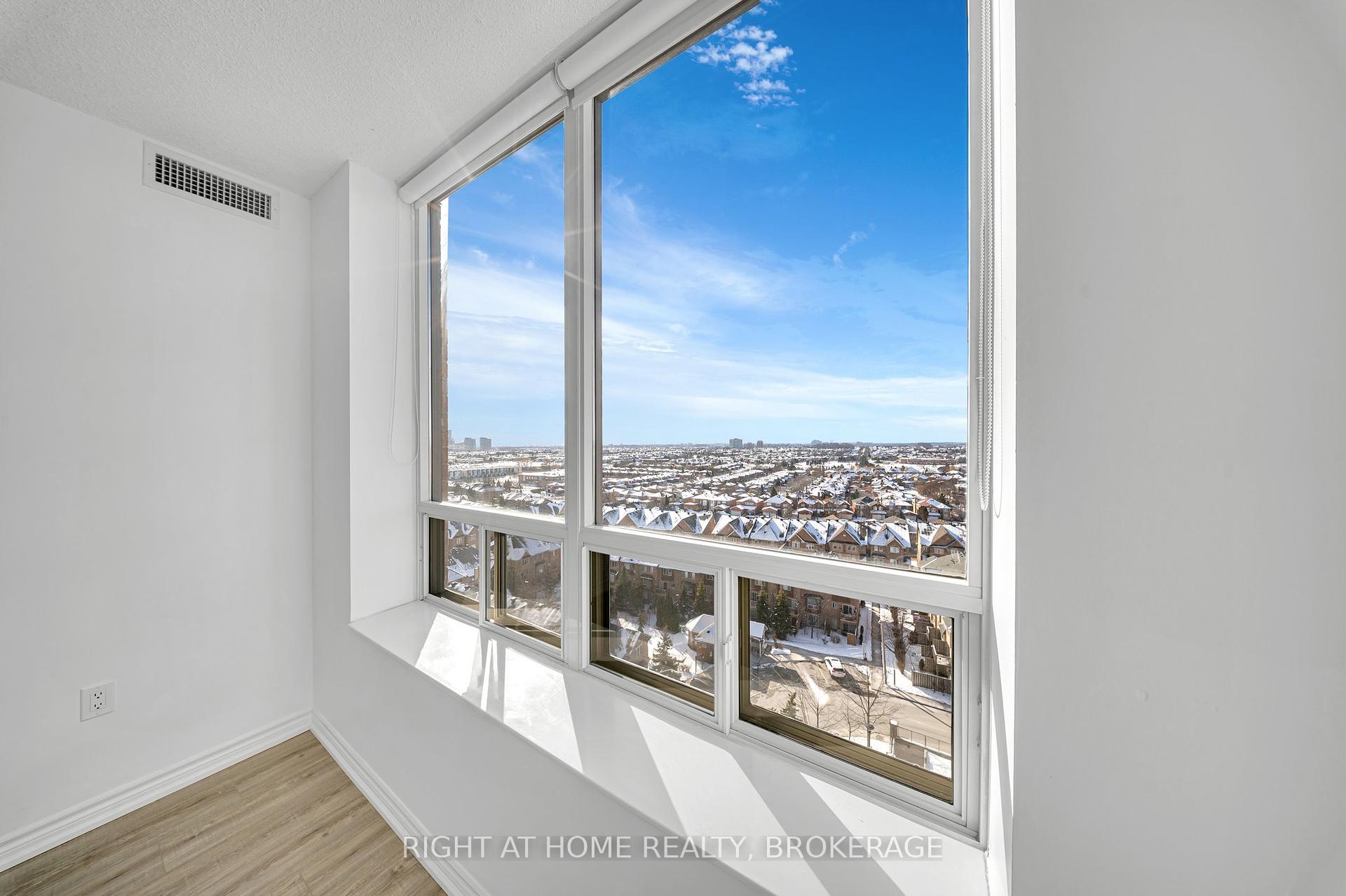 2 Bedrooms Condo at 55 STRATHAVEN, Mississauga For sale