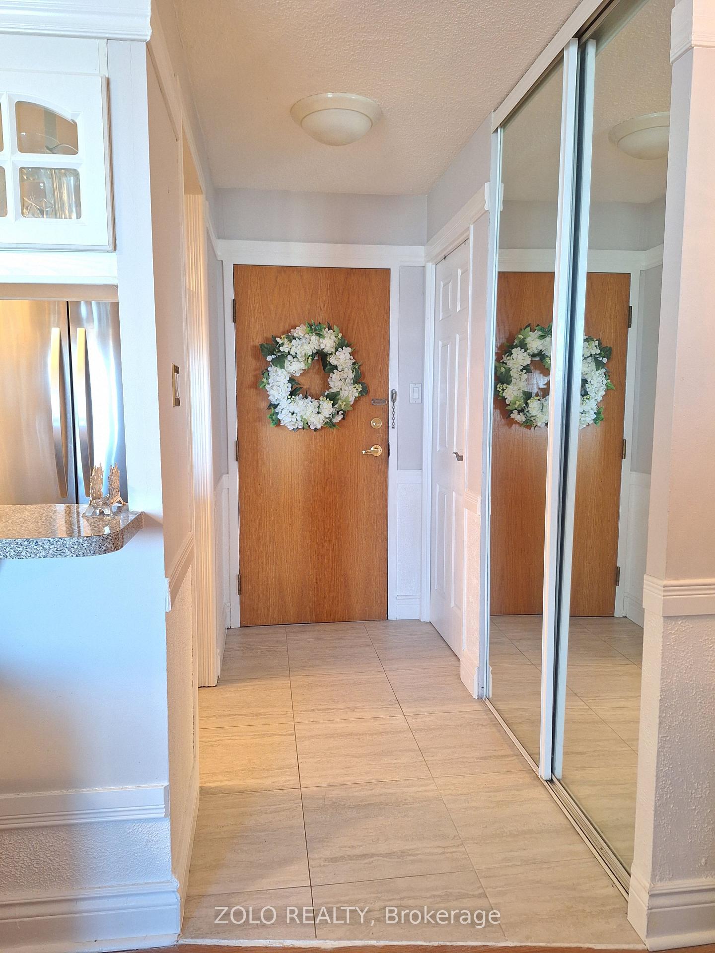 3 Bedrooms Condo at 300 Webb, Mississauga For sale