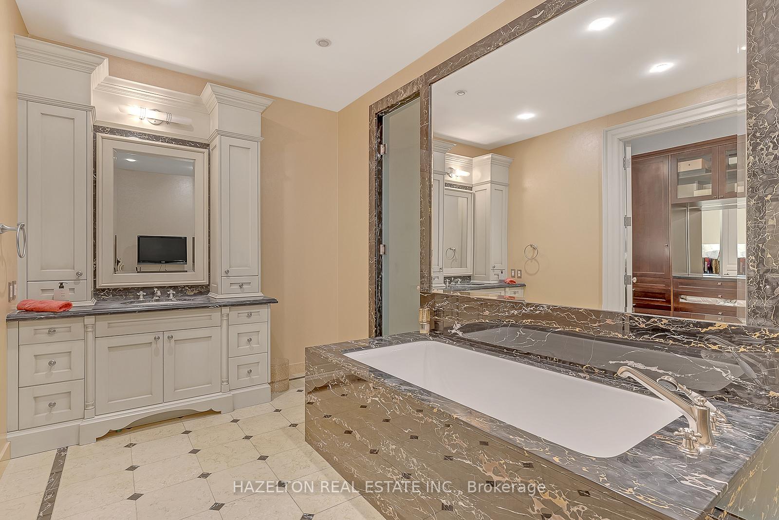 4 Bedrooms Condo at 118 Yorkville, Toronto For sale