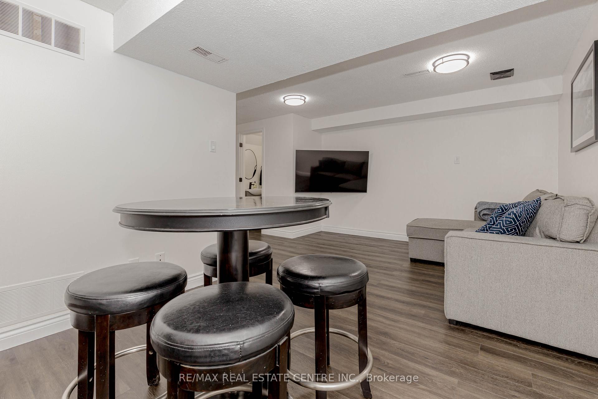 3 Bedrooms Condo at 1526 Lancaster,  Oakville For sale