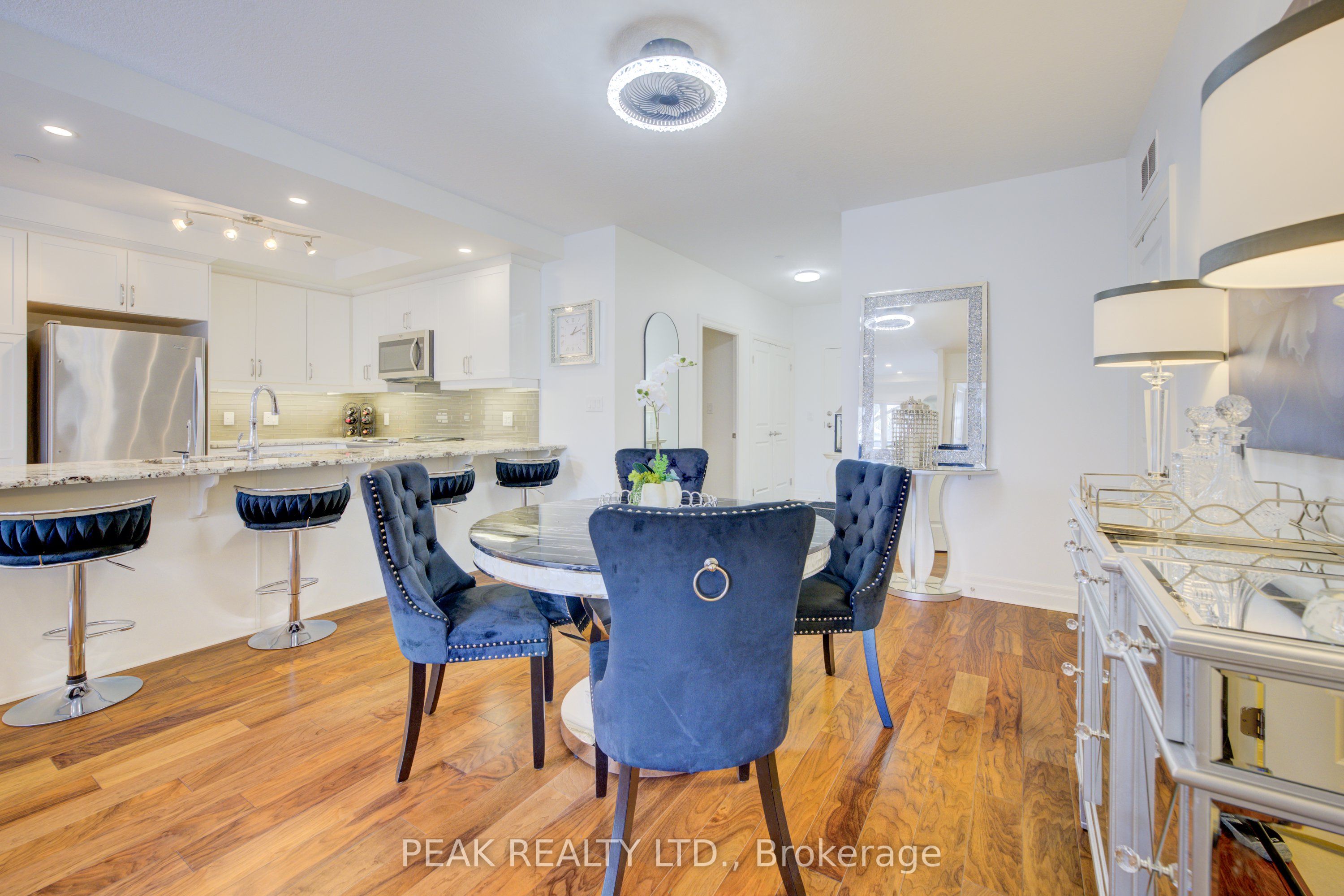 255 John Street N, #213
