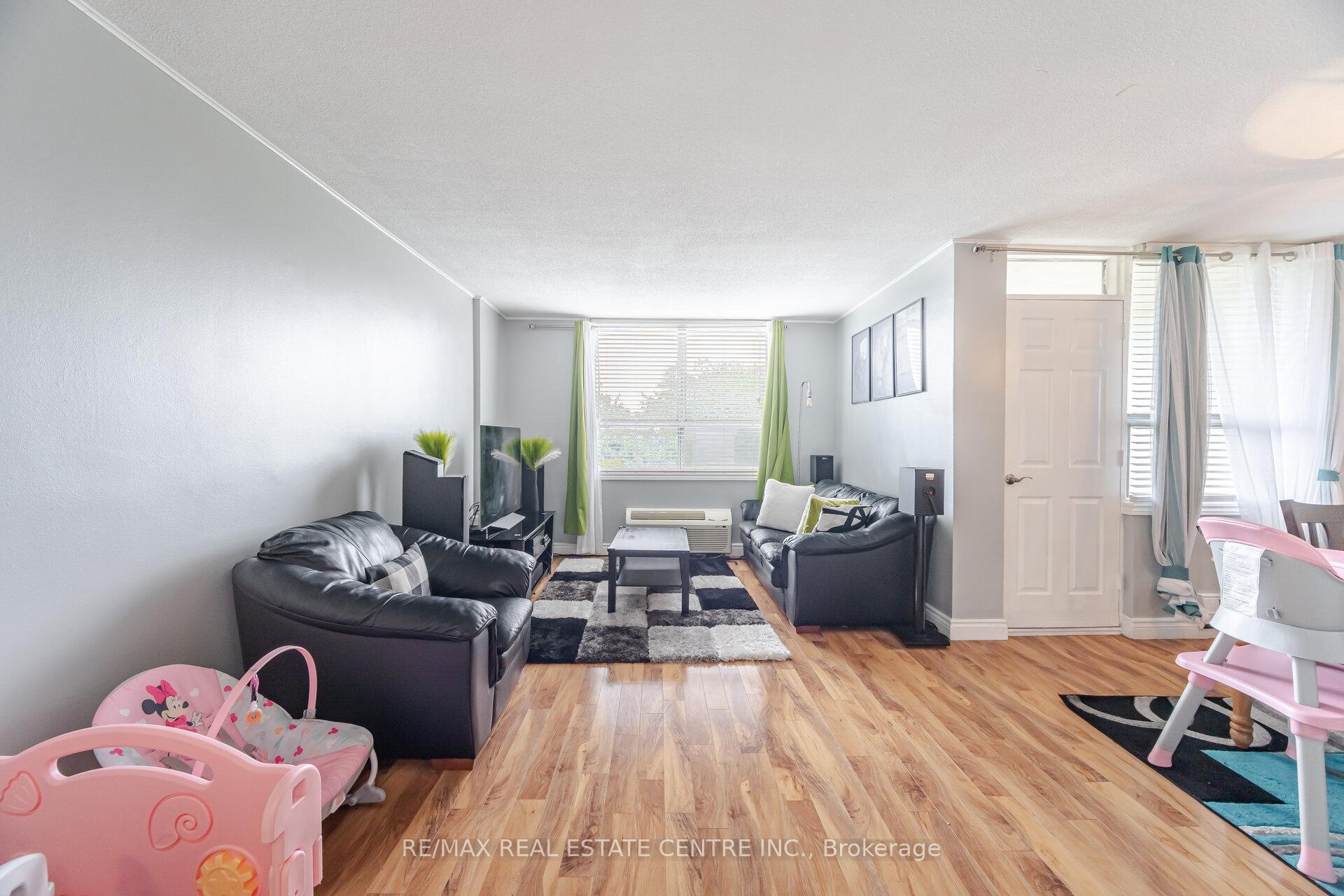 2 Bedrooms Condo at 2825 Islington, Toronto For sale
