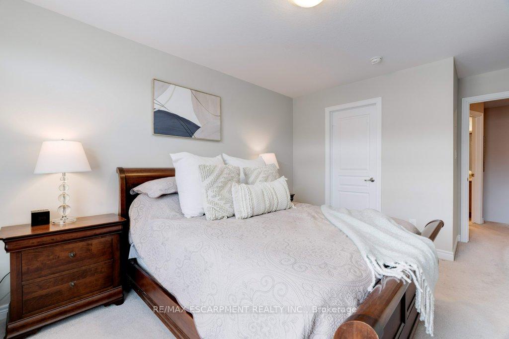 2 Bedrooms Condo at 257 Parkside, Hamilton For sale