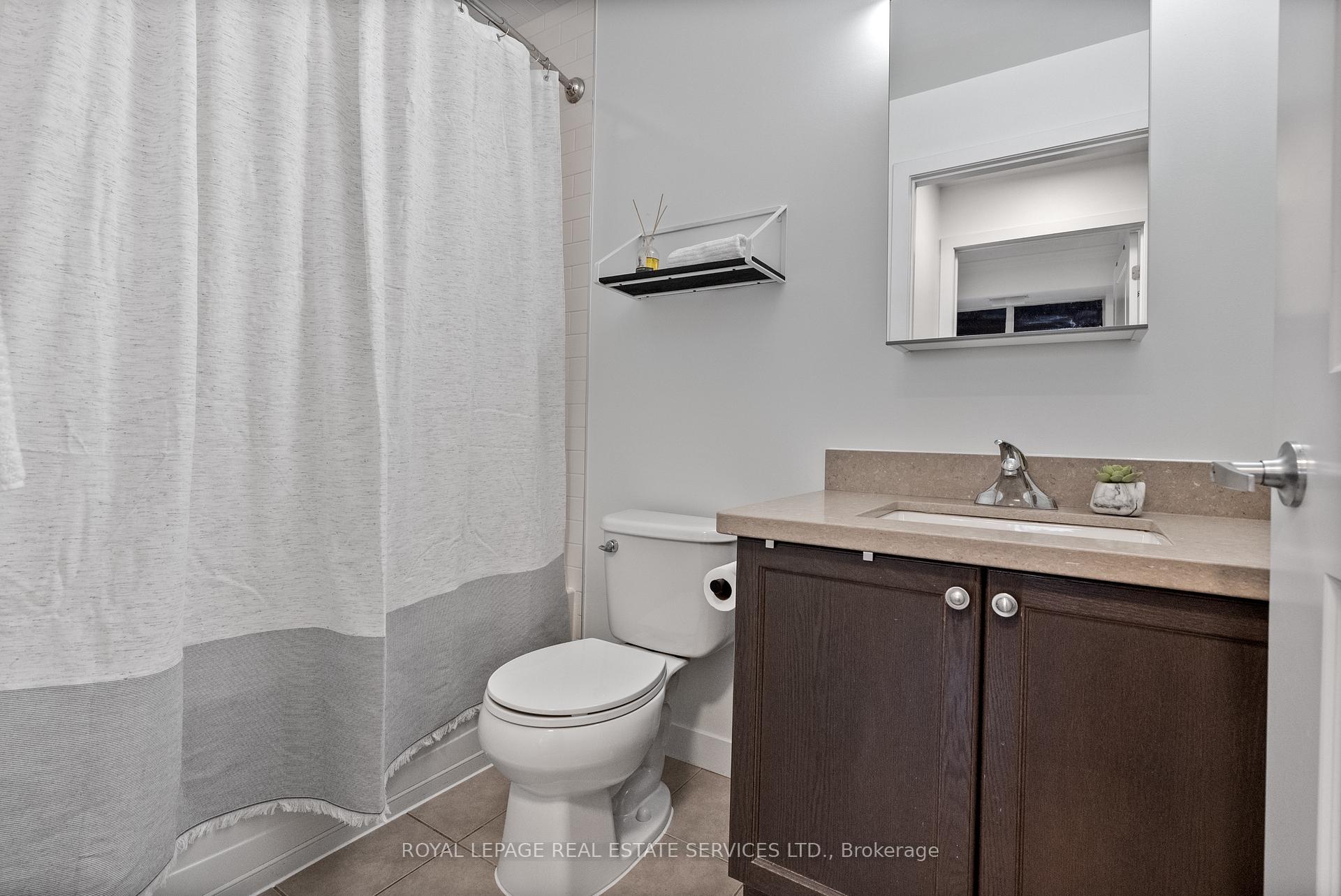 2 Bedrooms Condo at 90 Charlton,  Hamilton For sale