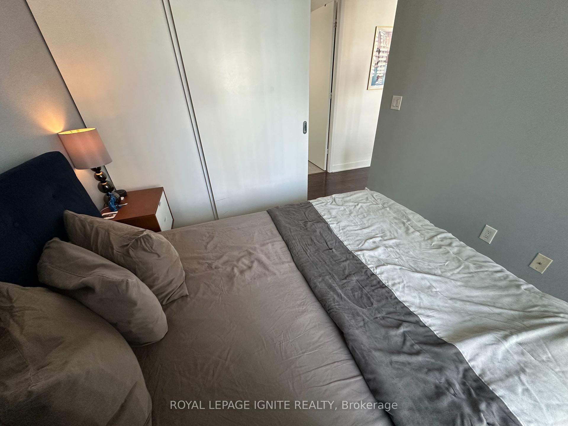 2 Bedrooms Condo at 110 Charles, Toronto For sale