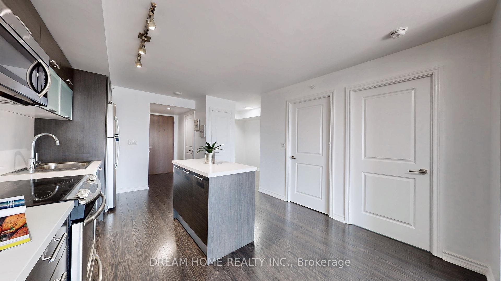 2 Bedrooms Condo at 386 Yonge, Toronto For sale