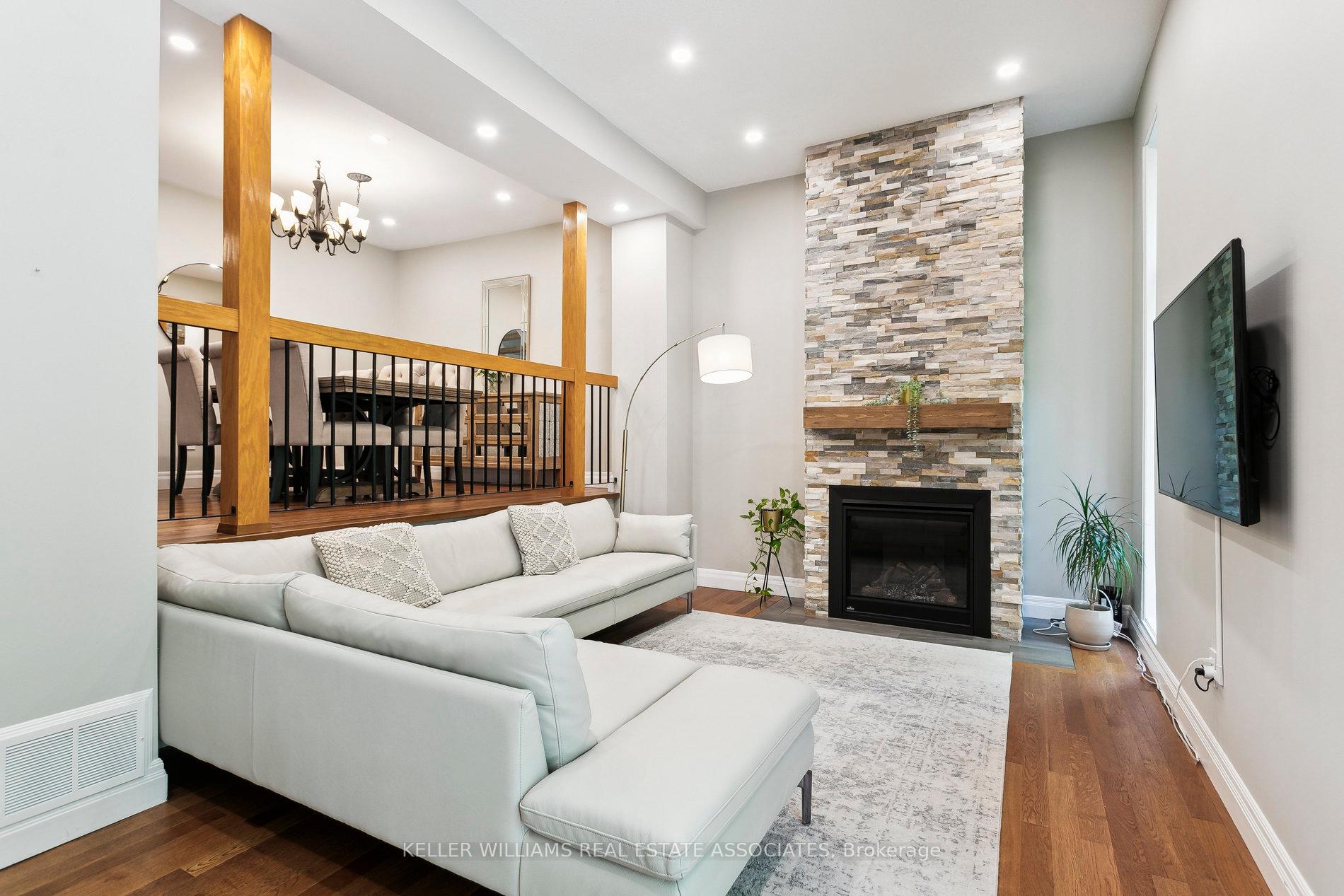 3 Bedrooms Condo at 1250 Marlborough, Oakville For sale