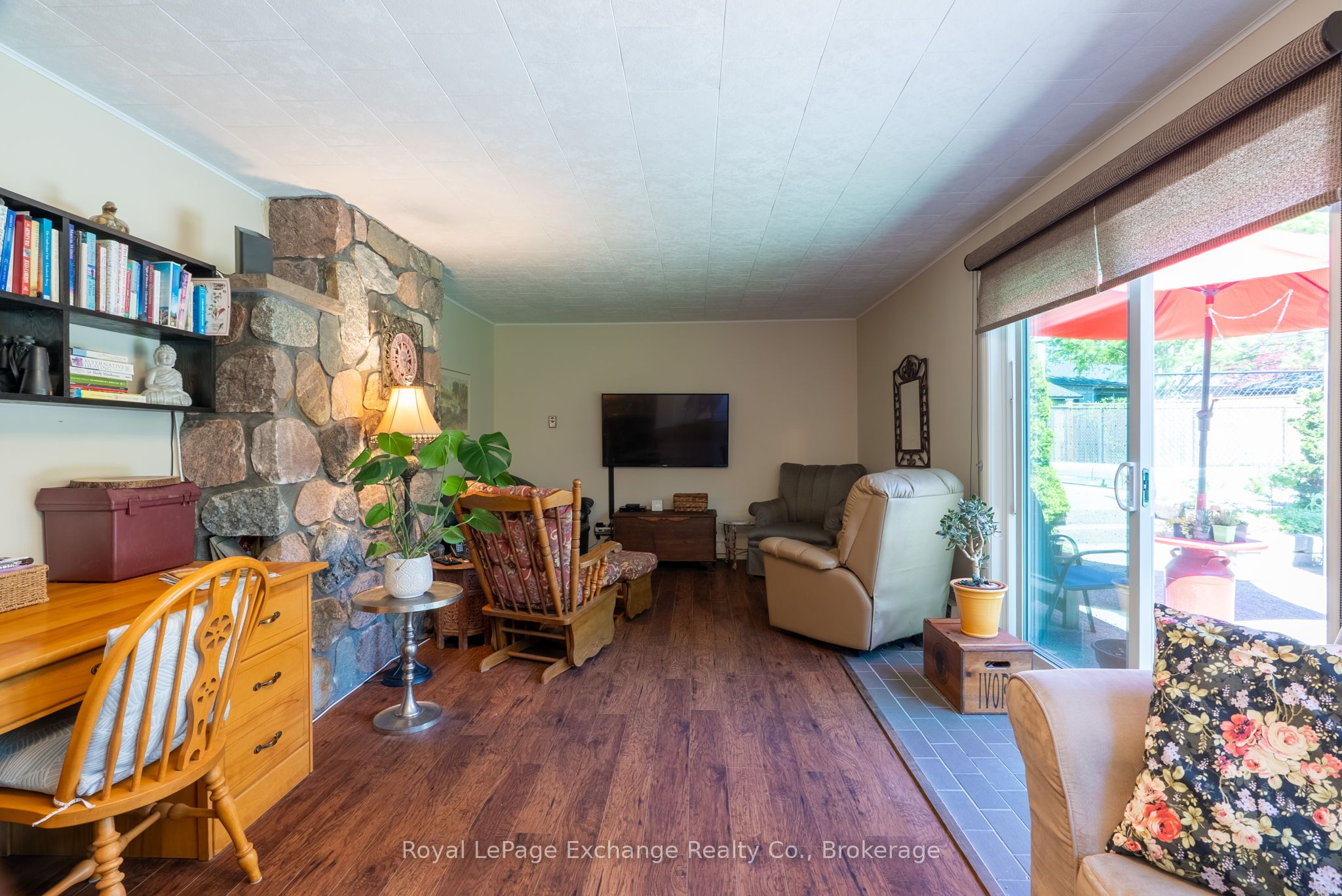 457 Penetangore Row S