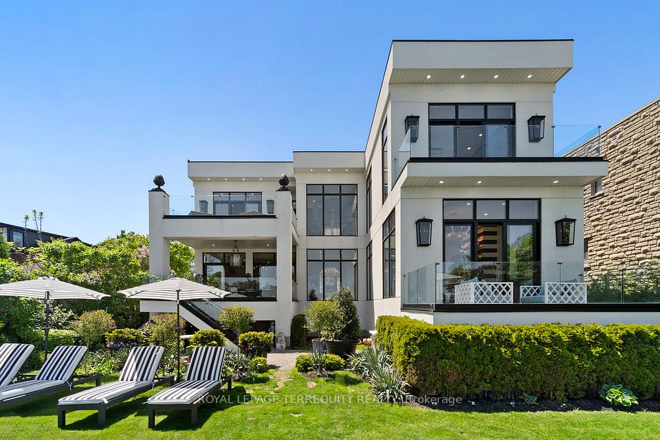 711 Beach Boulevard, Hamilton, ON L8H 6Y5