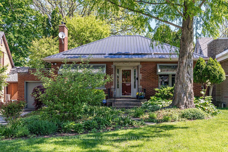 24 Binkley Crescent, Hamilton, ON L8S 3K9