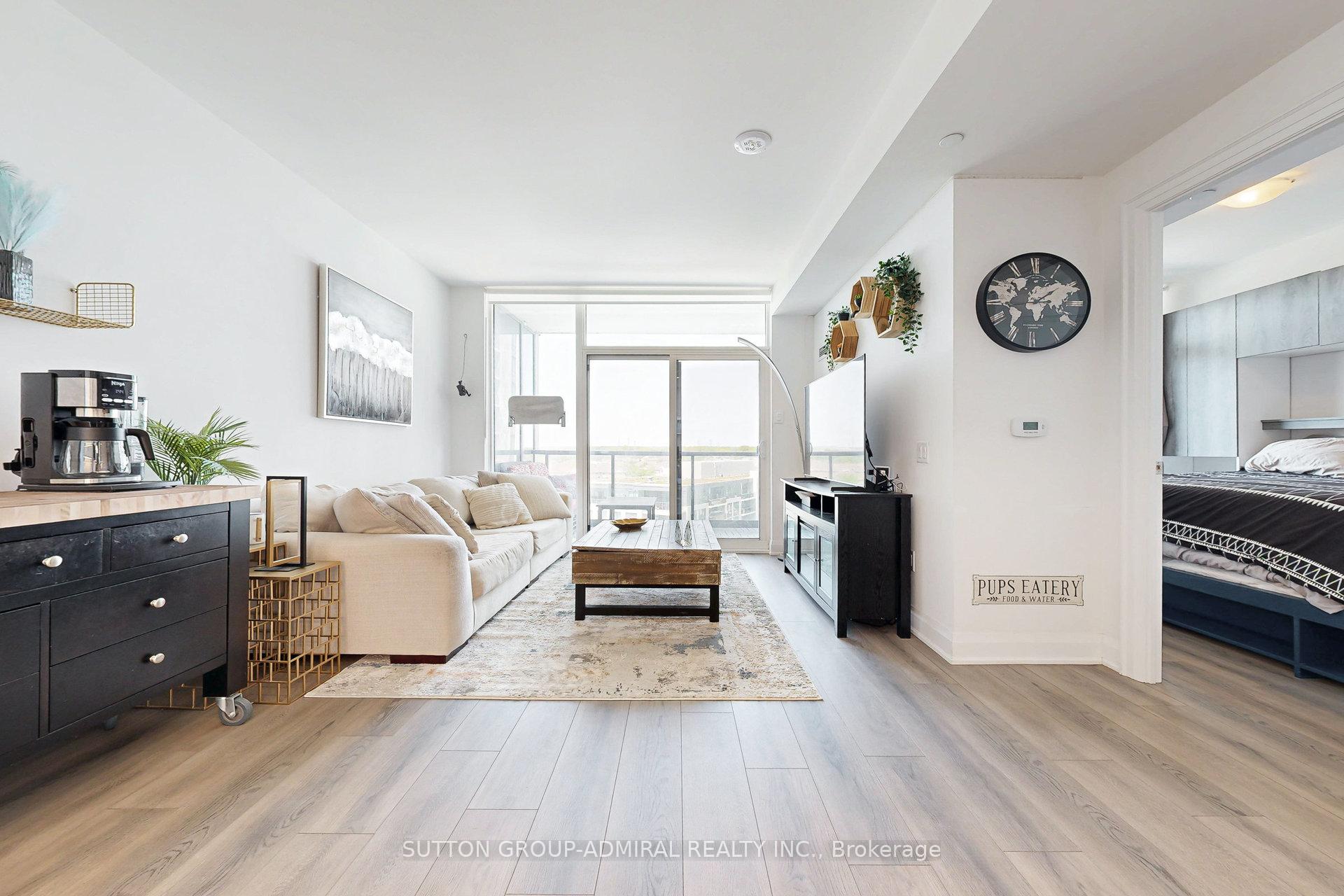 2 Bedrooms Condo at 20 Gatineau, Vaughan For sale