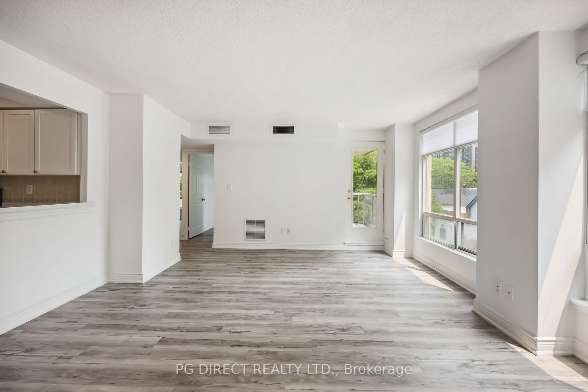 2 Bedrooms Condo at 99 Hayden, Toronto For sale
