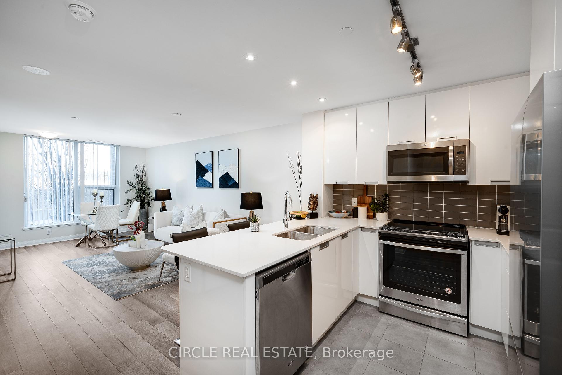 4 Bedrooms Condo at 5033 Four Springs,  Mississauga For sale