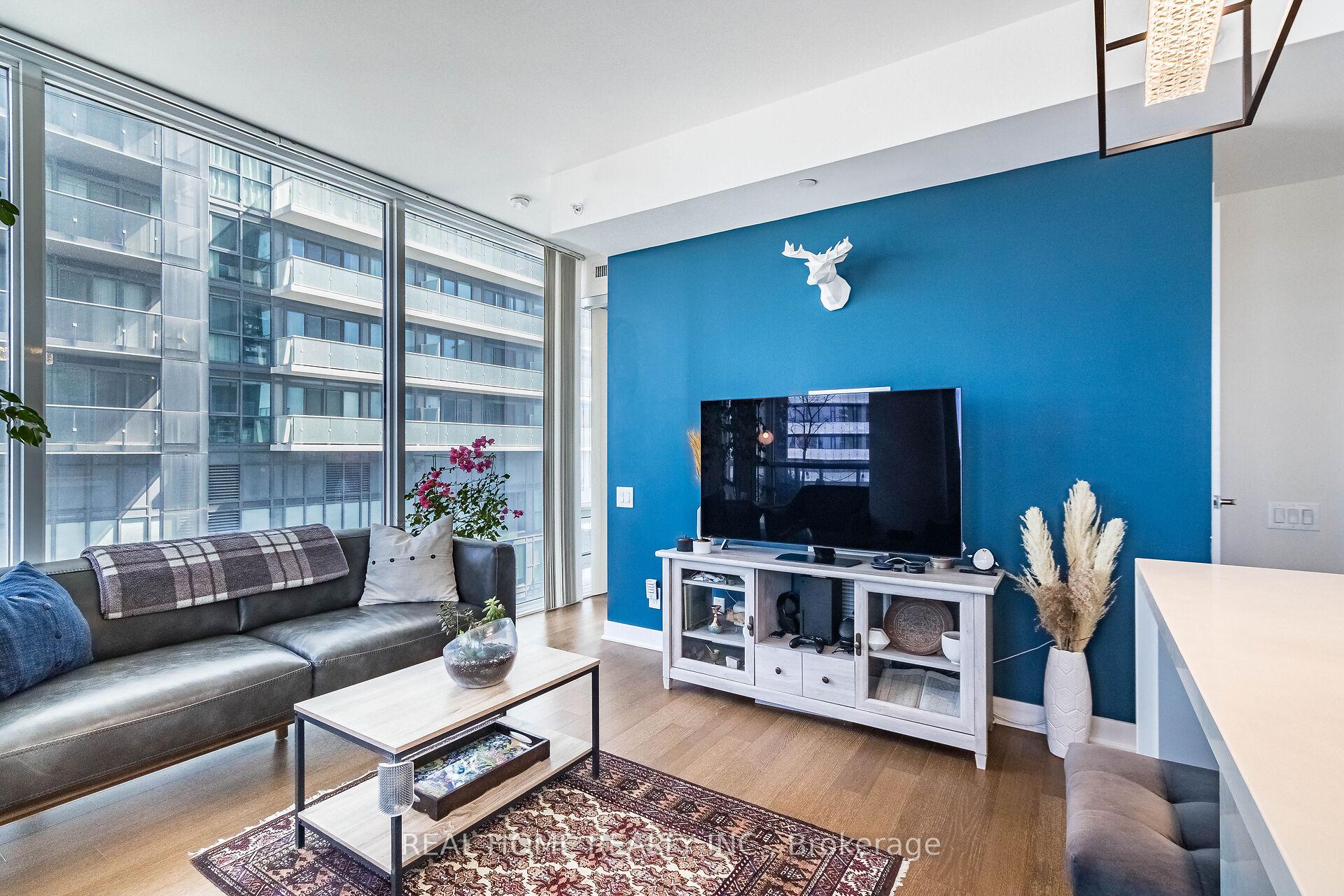 2 Bedrooms Condo at 15 Grenville,  Toronto For sale