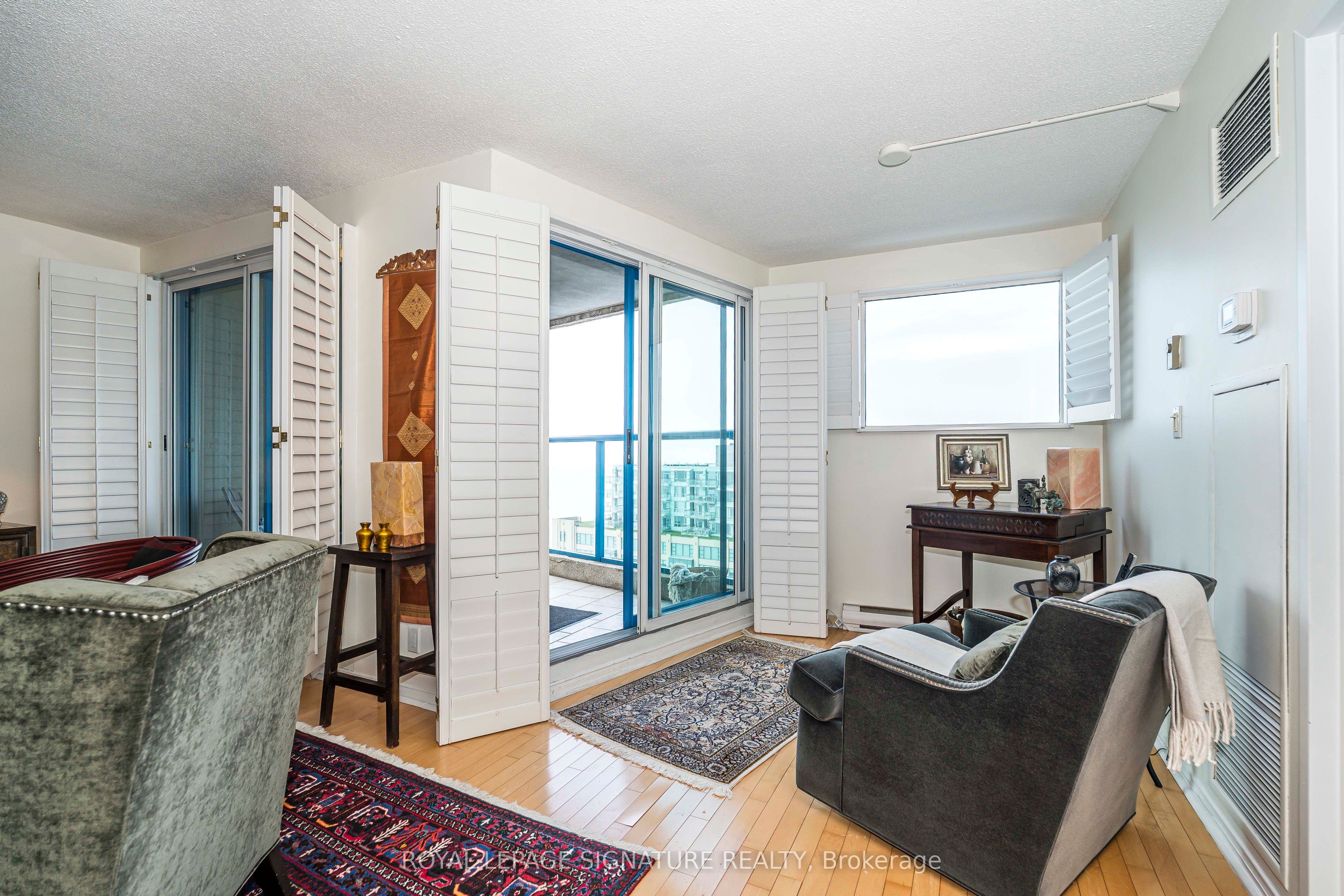 99 Harbour Square, #1812