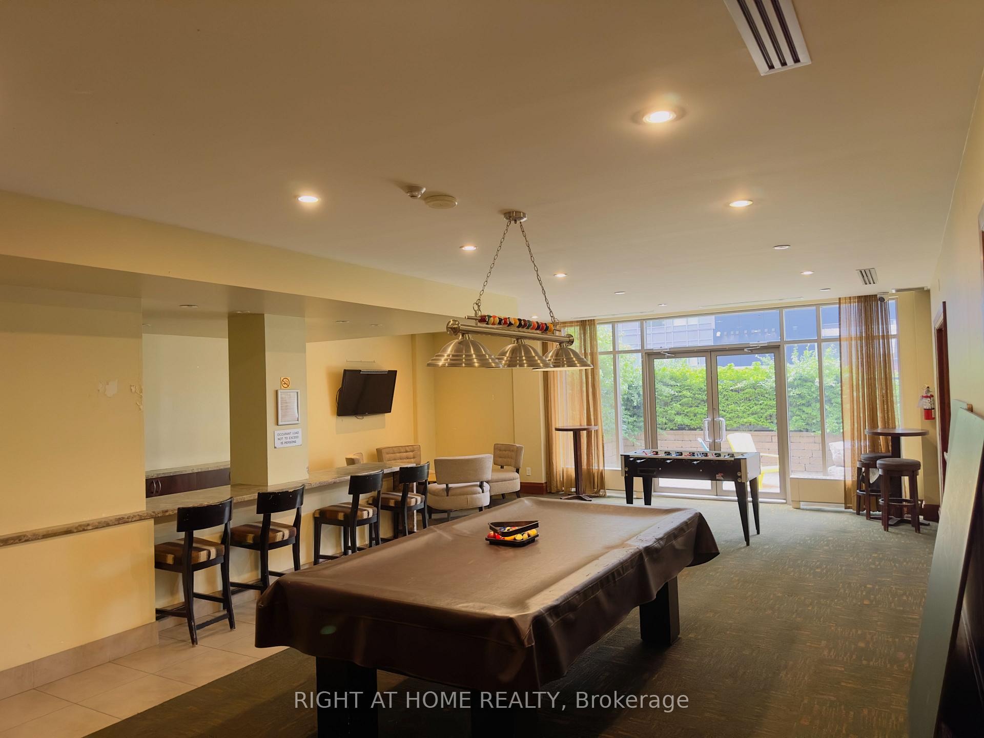 2 Bedrooms Condo at 4090 Living Arts, Mississauga For sale