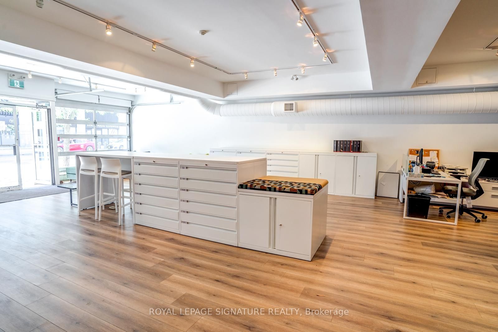 926 King Street W, #Main