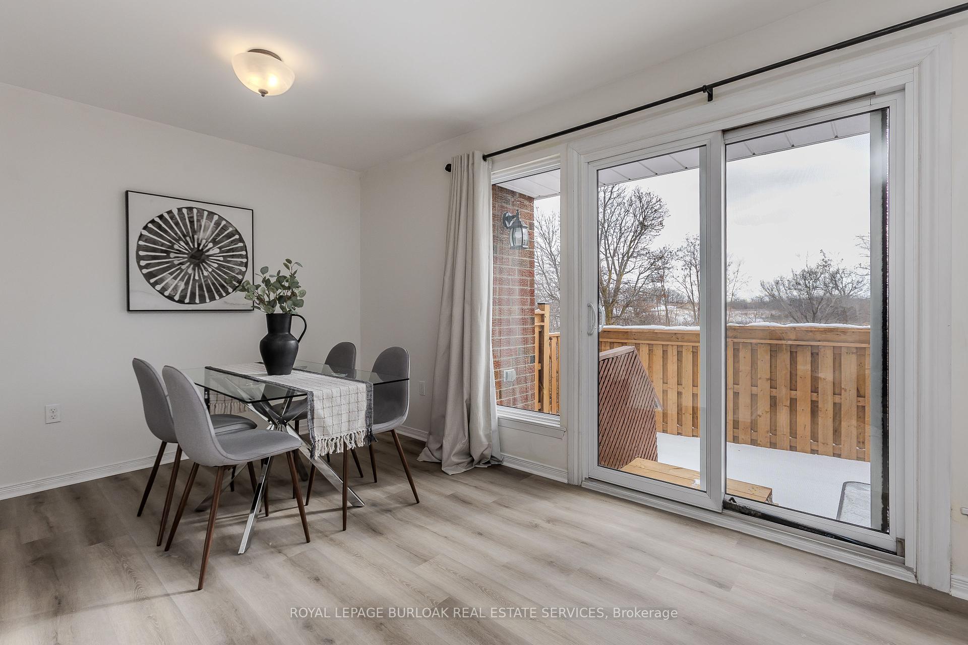 4 Bedrooms Condo at 25 Redbury, Hamilton For sale