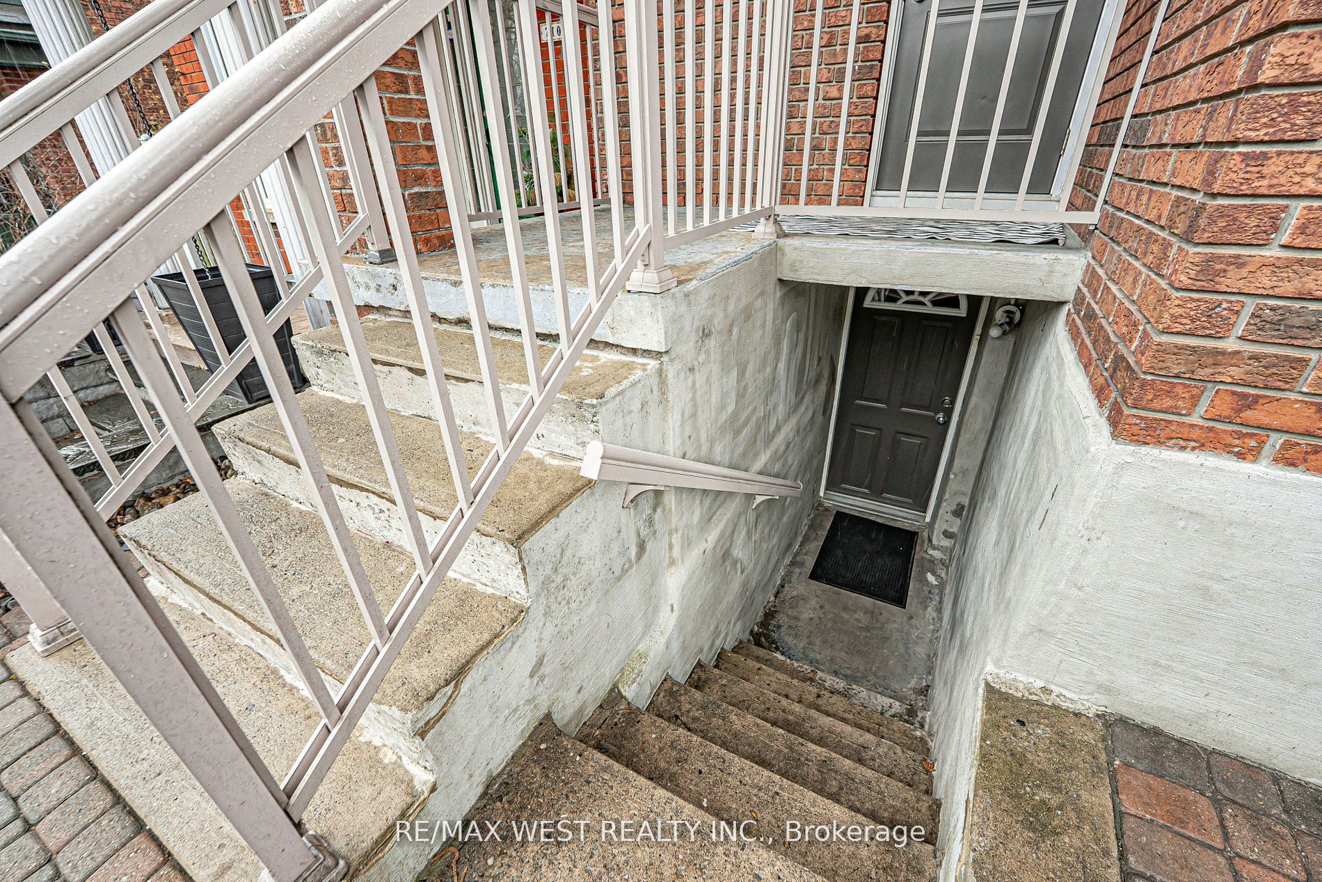 712 Gladstone Avenue