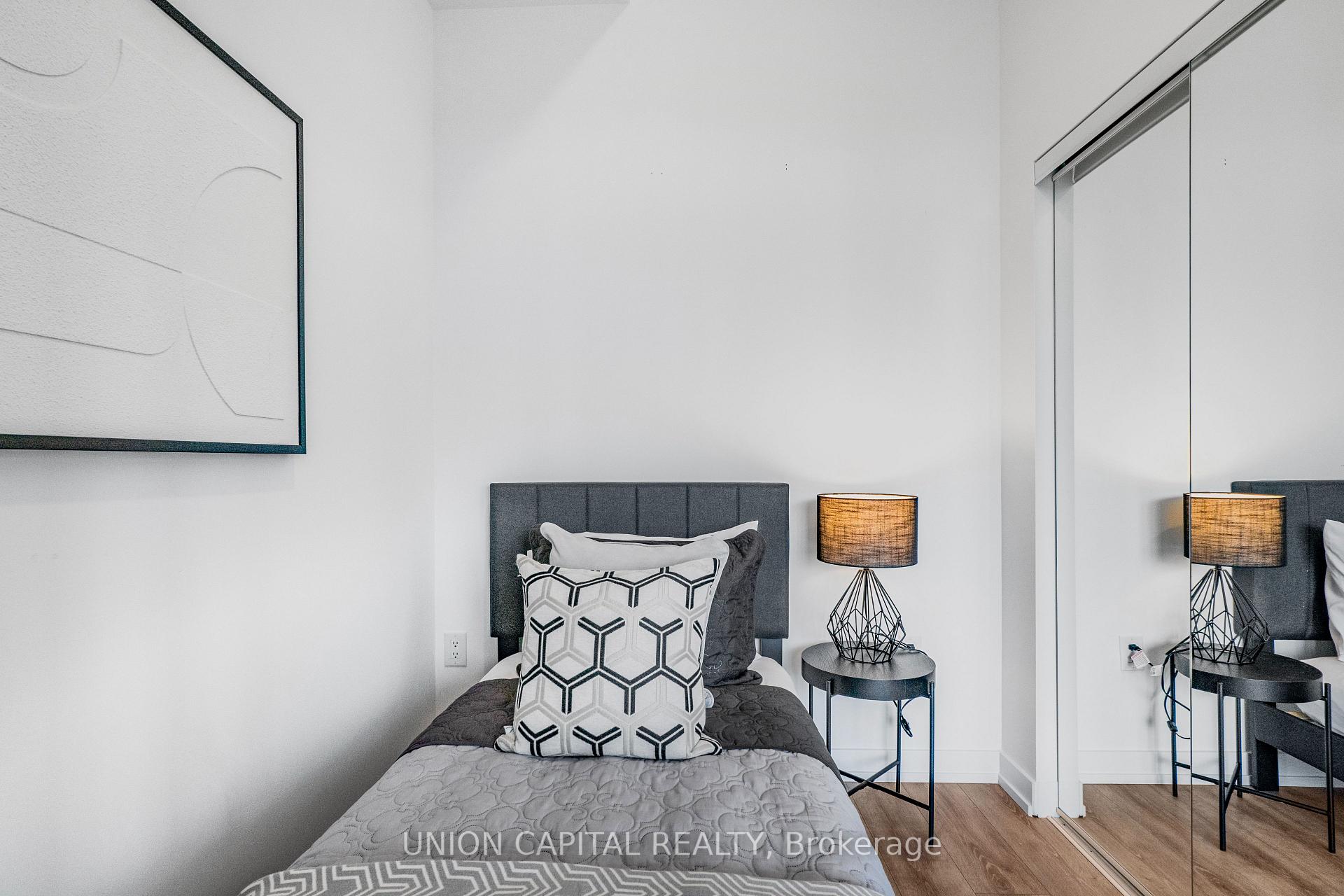 2 Bedrooms Condo at 500 Dupont,  Toronto For sale