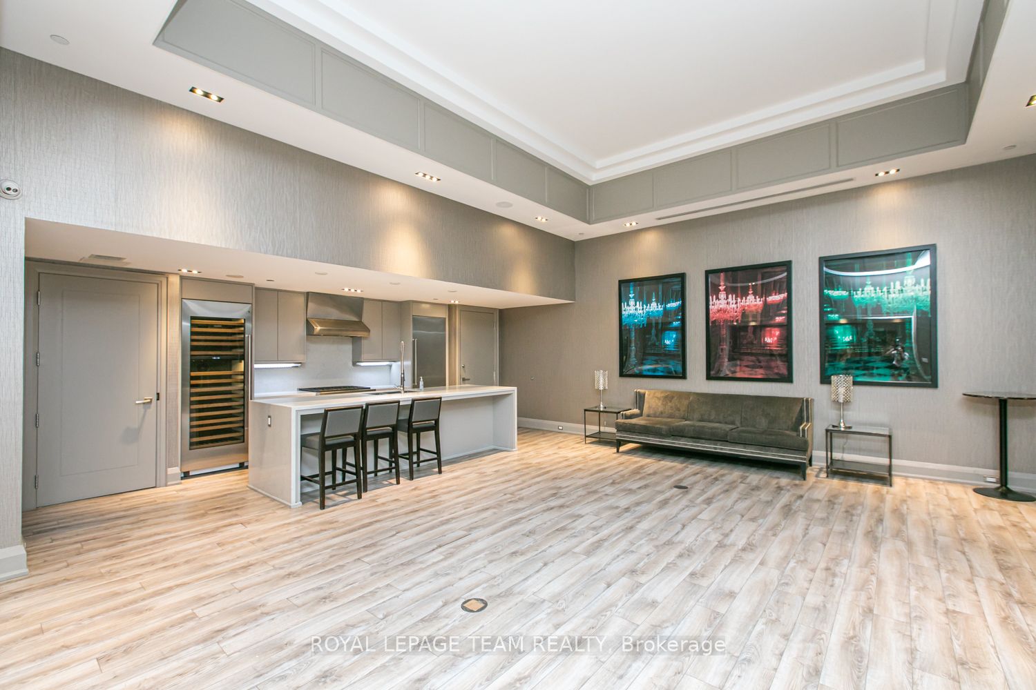 111 Champagne Avenue S, #906