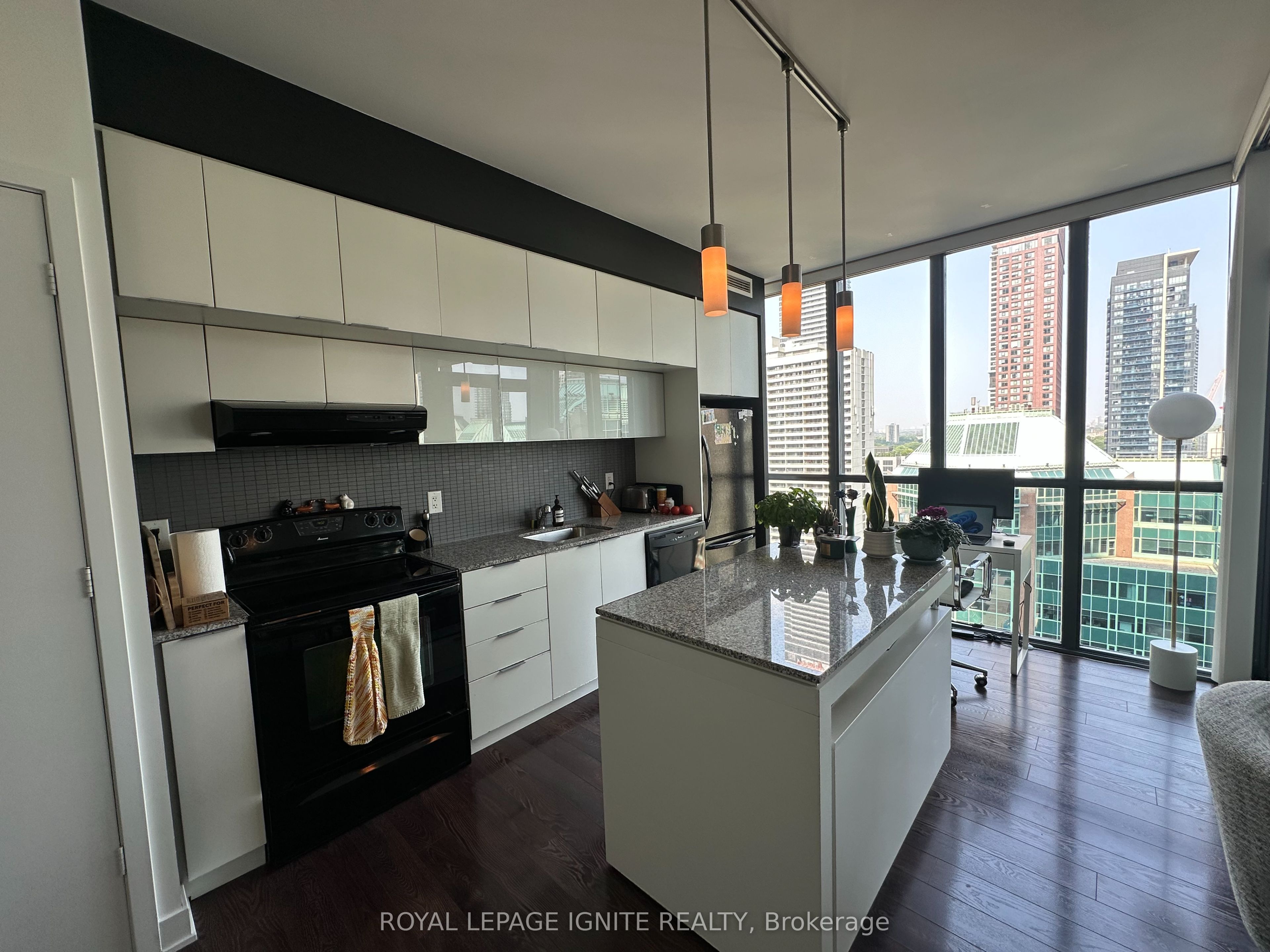 110 Charles Street E, #1809