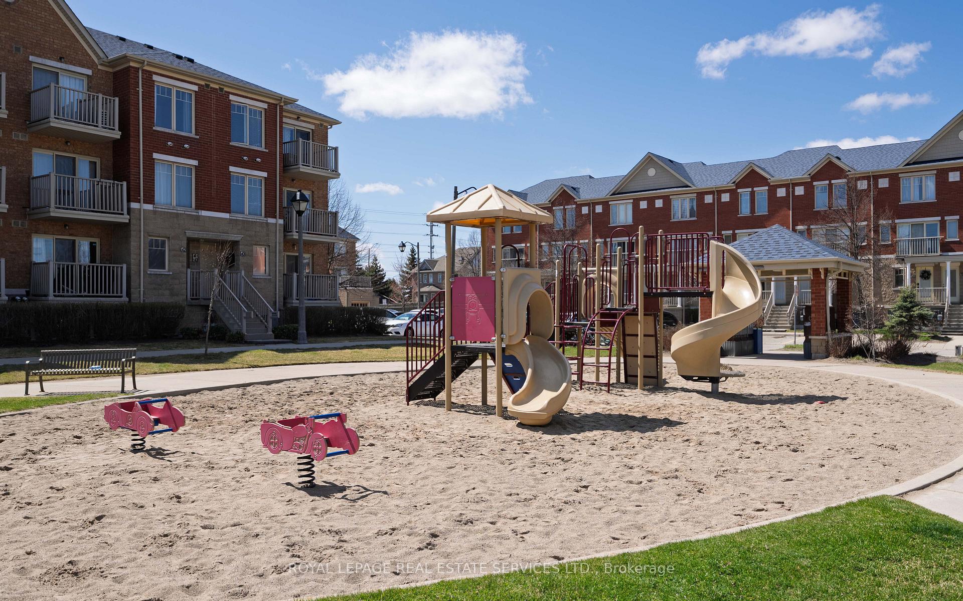 4 Bedrooms Condo at 5025 Ninth, Mississauga For sale