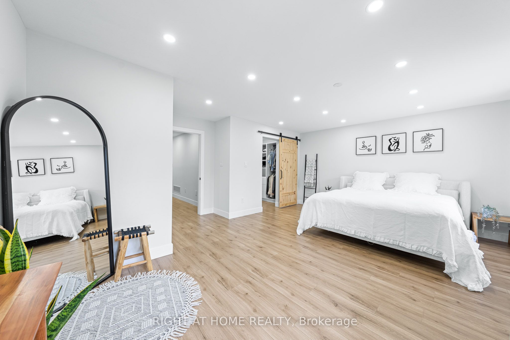 8777 Dufferin Street, #13