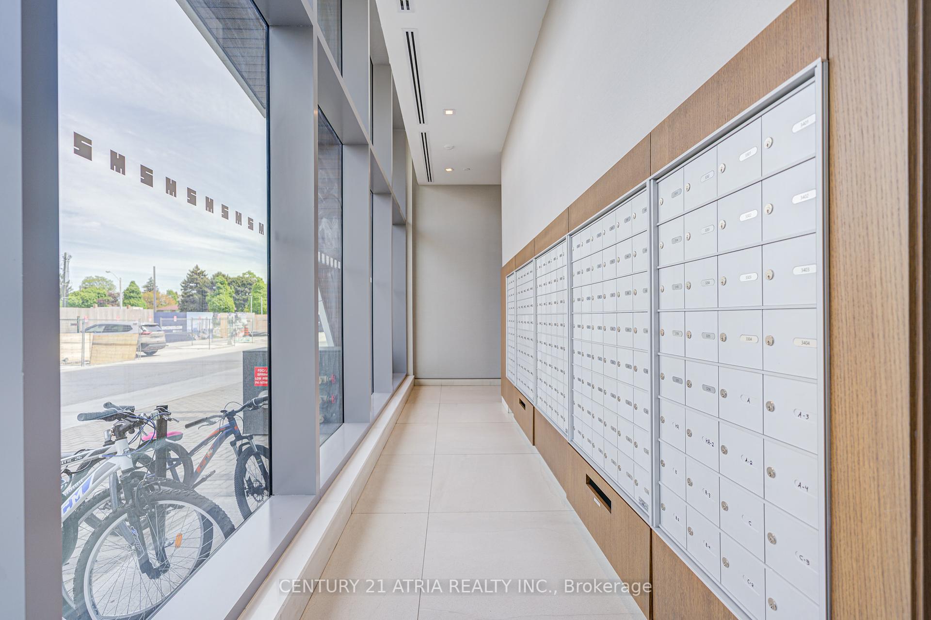 3 Bedrooms Condo at 7 Golden Lion, Toronto For sale