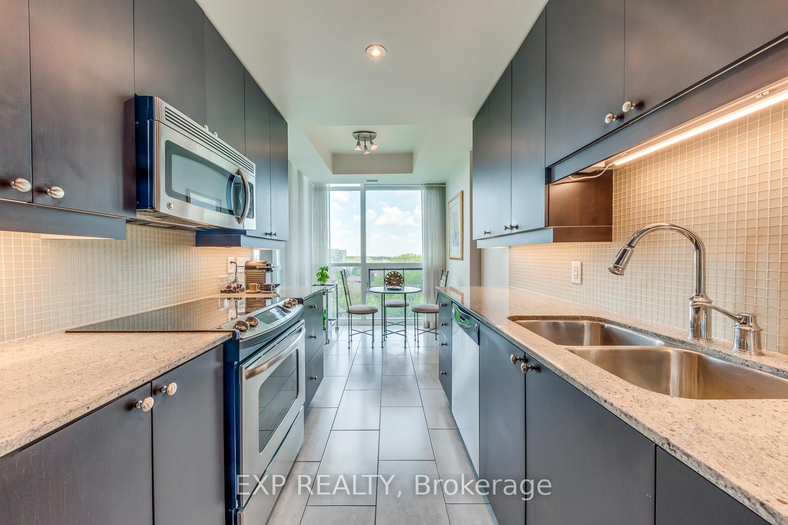 3 Bedrooms Condo at 1055 Southdown, Mississauga For sale