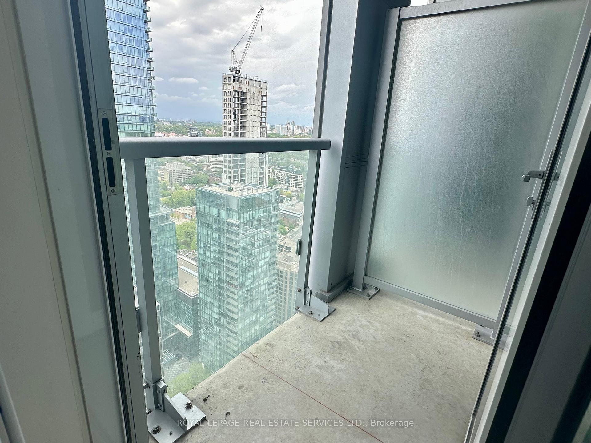 2 Bedrooms Condo at 1 Yorkville, Toronto For sale